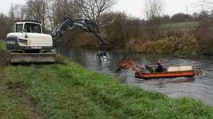 pelle terex et bateau faucardeur 480